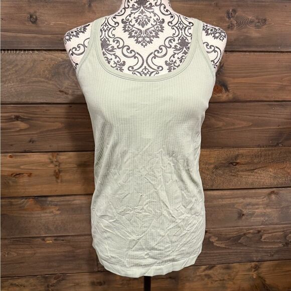 Lululemon Tank - Picture 1 of 7